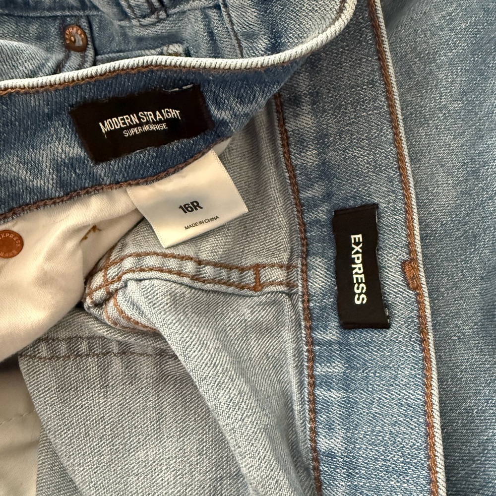 Express Super High Rise Modern Straight Jeans ✨ - Picture 4 of 4